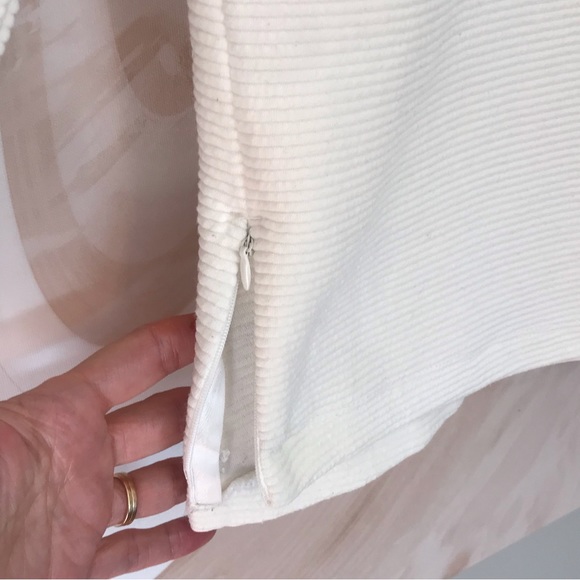 MONDETTA | Textured Knit Off-White Activewear Shirt Size S/M - Picture 8 of 12